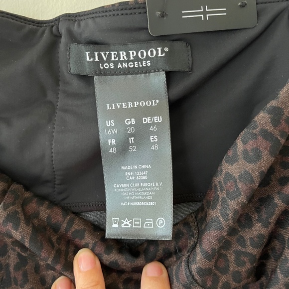 Liverpool Plus Sz 16W Leopard Print Leggings Pants Brown Pull On Stretch - Picture 3 of 9